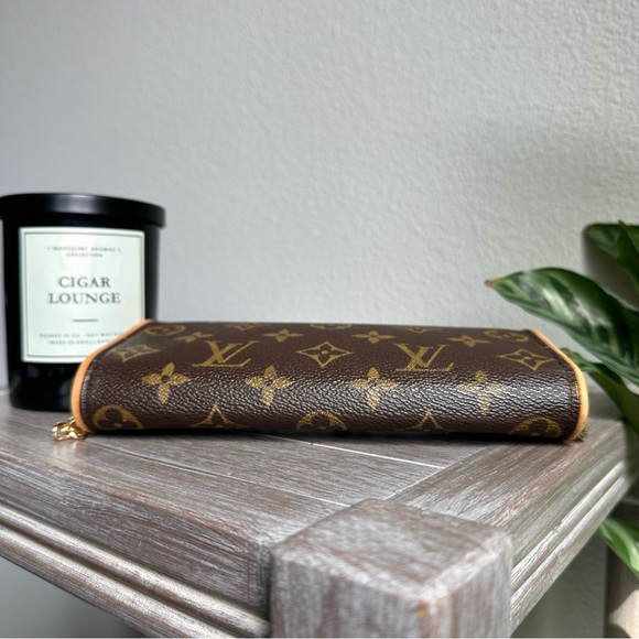 🌼 AUTHENTIC Louis Vuitton Pochette Twin PM
Crossbody 🌼 - Picture 8 of 12